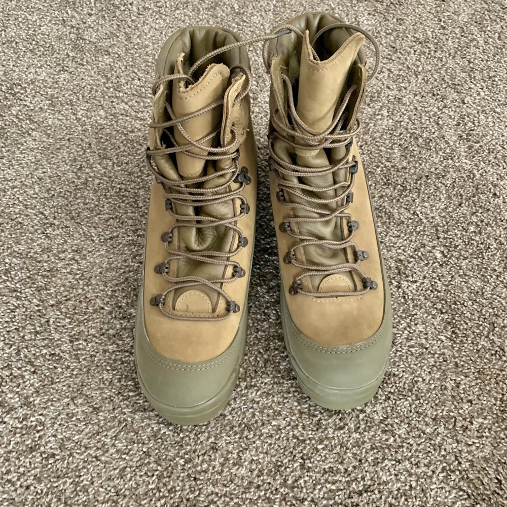 Bates tan combat boots, mens 11.5R, gortex winter boots